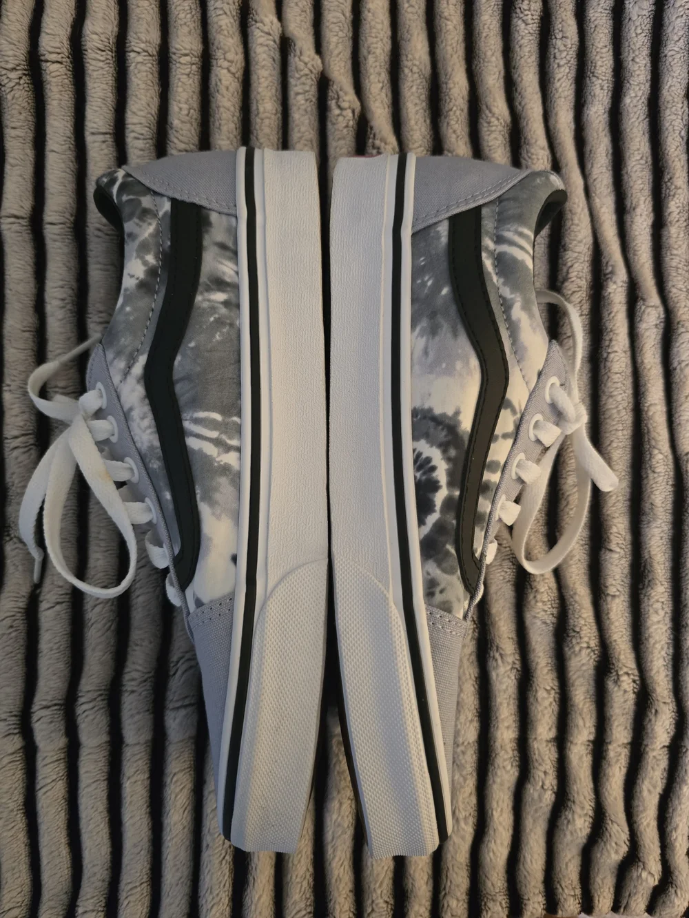Vans 'Ward' Low-Top Sneakers in Light Gray & Black Tie Dye (W 8.0)